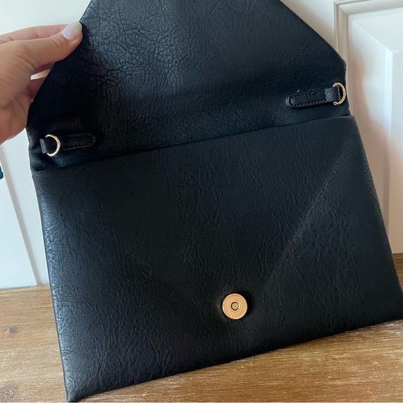 NWOT Urban Expressions Laine Clutch in Black with Gold Studs - Picture 3 of 7